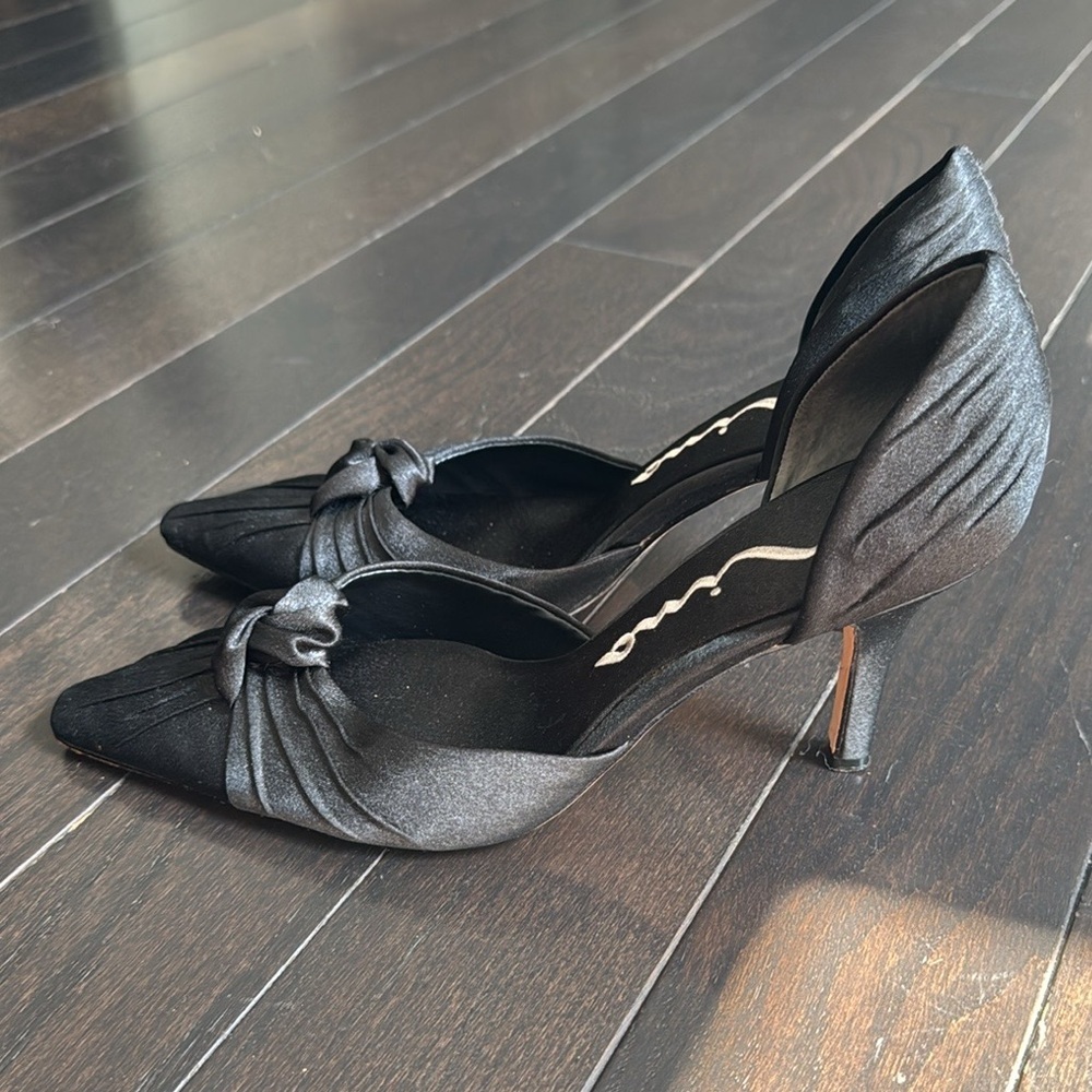 Nina Black Satin Front Knot Heels Size 9